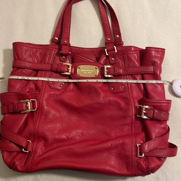 Michael Kors, red leather shoulder bag - Picture 9 of 12
